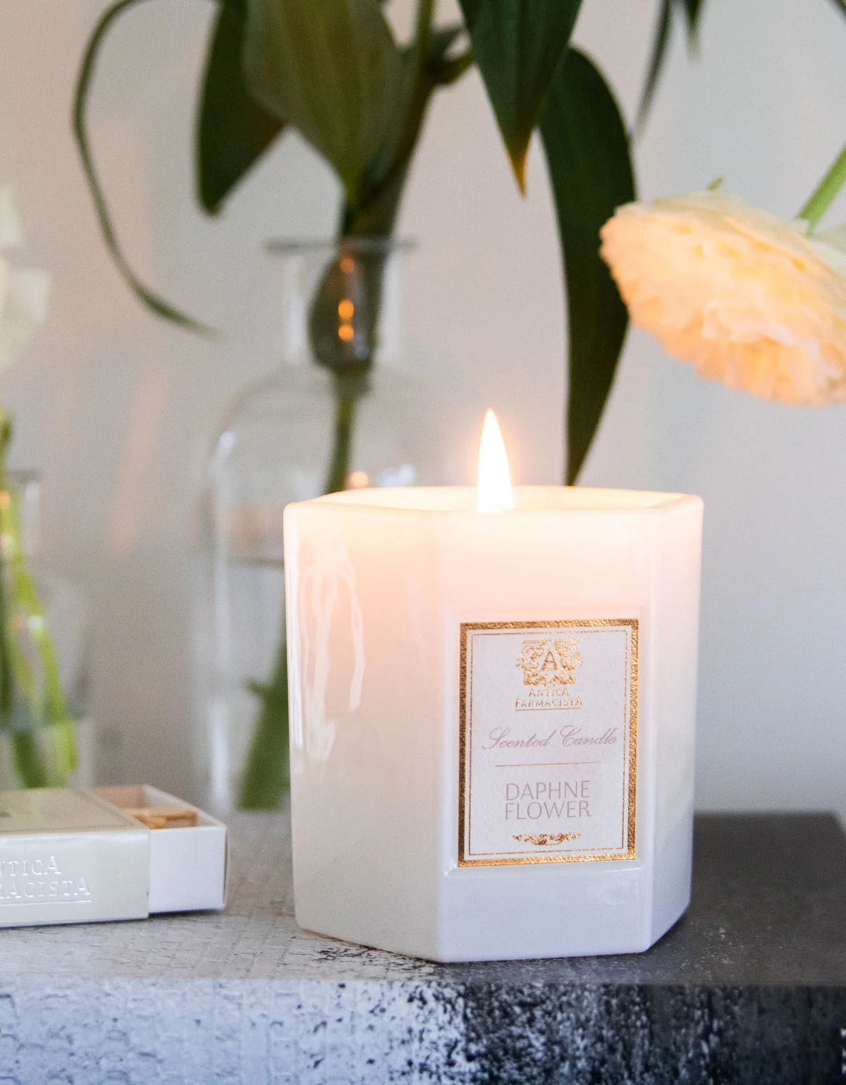Antica Farmacista Scented Candle  – Daphne Flower – 9oz - Image 2