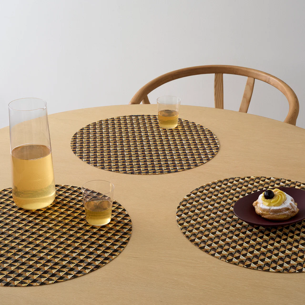 Chilewich Crane Round Placemat – Honey - Image 3