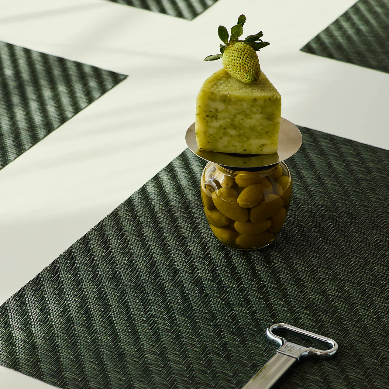 Chilewich Foxtail Triangle Placemat – Thyme - Image 3