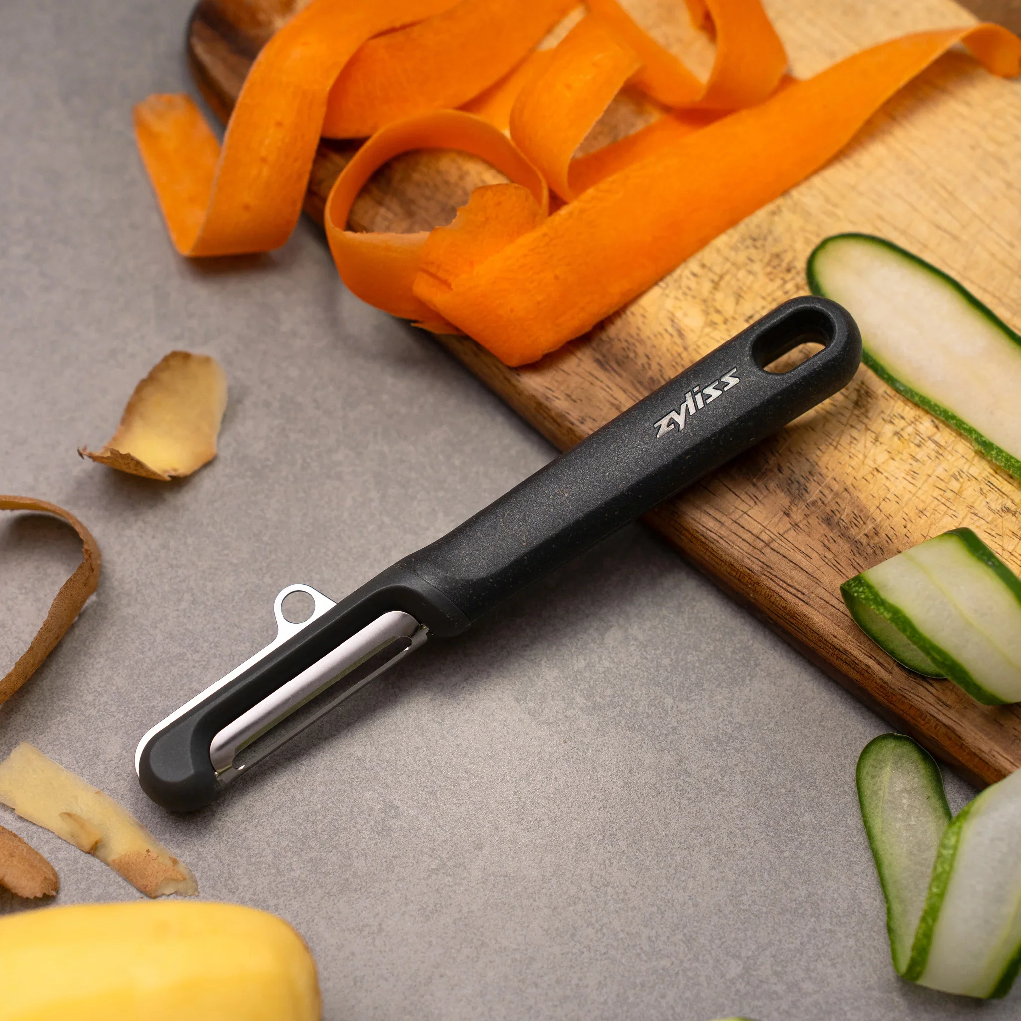Zyliss Swivel Peeler – Black - Image 2