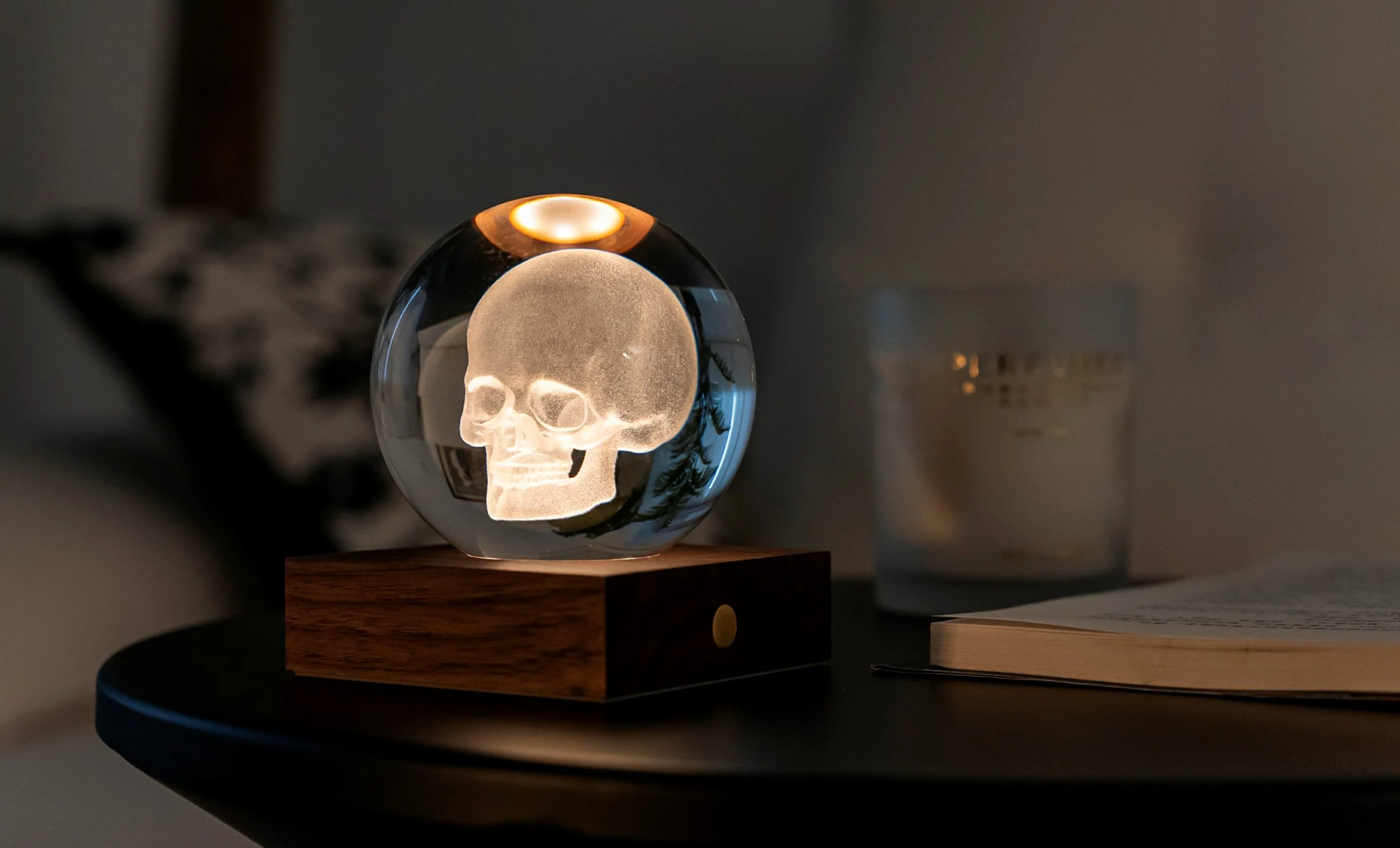 Gingko Designs Amber Crystal Light Paper Weight – Skull - Image 3
