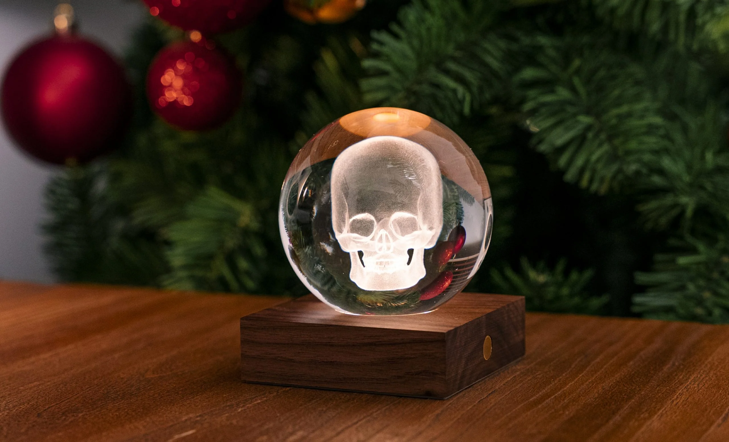 Gingko Designs Amber Crystal Light Paper Weight – Skull - Image 4