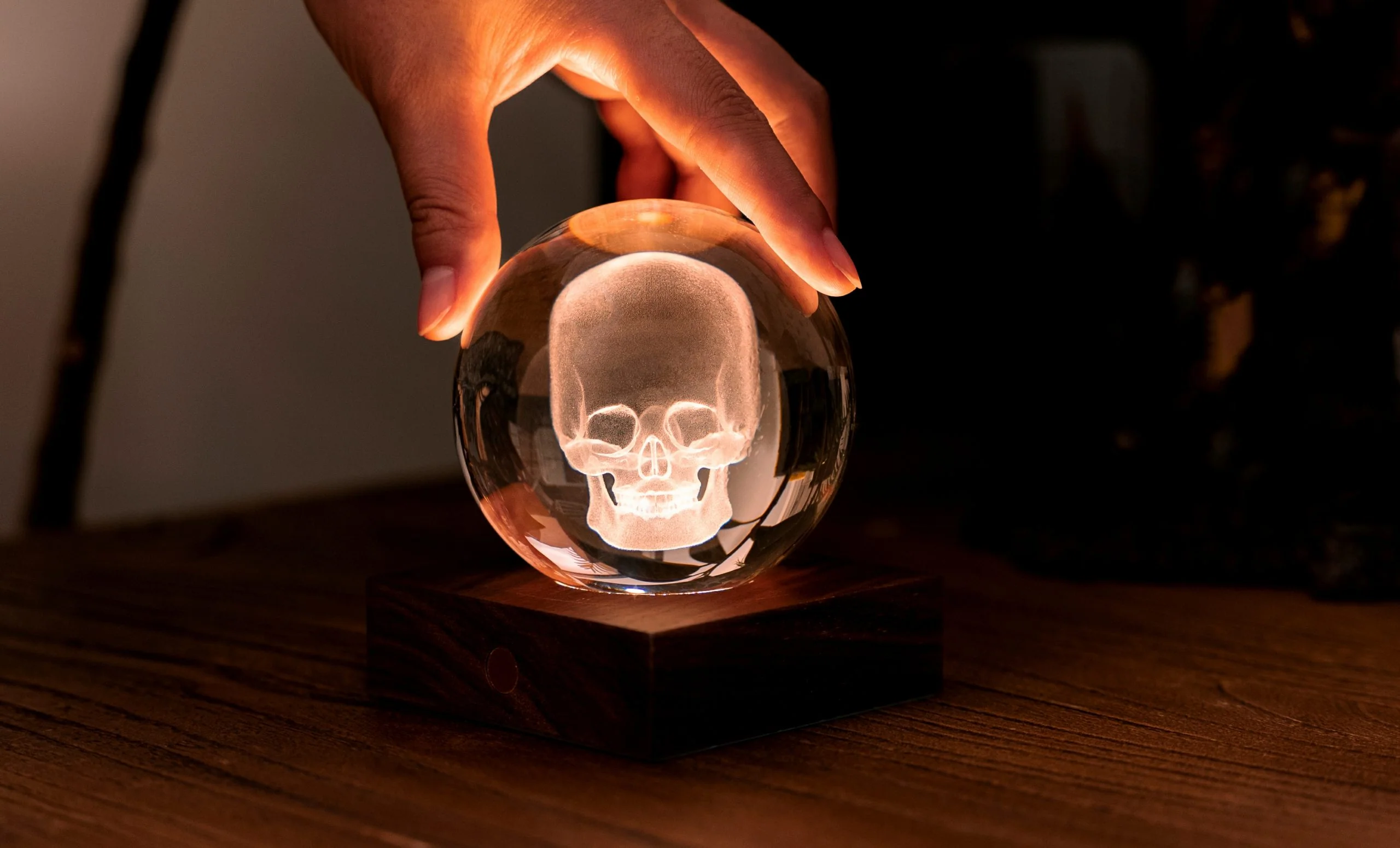 Gingko Designs Amber Crystal Light Paper Weight – Skull - Image 6
