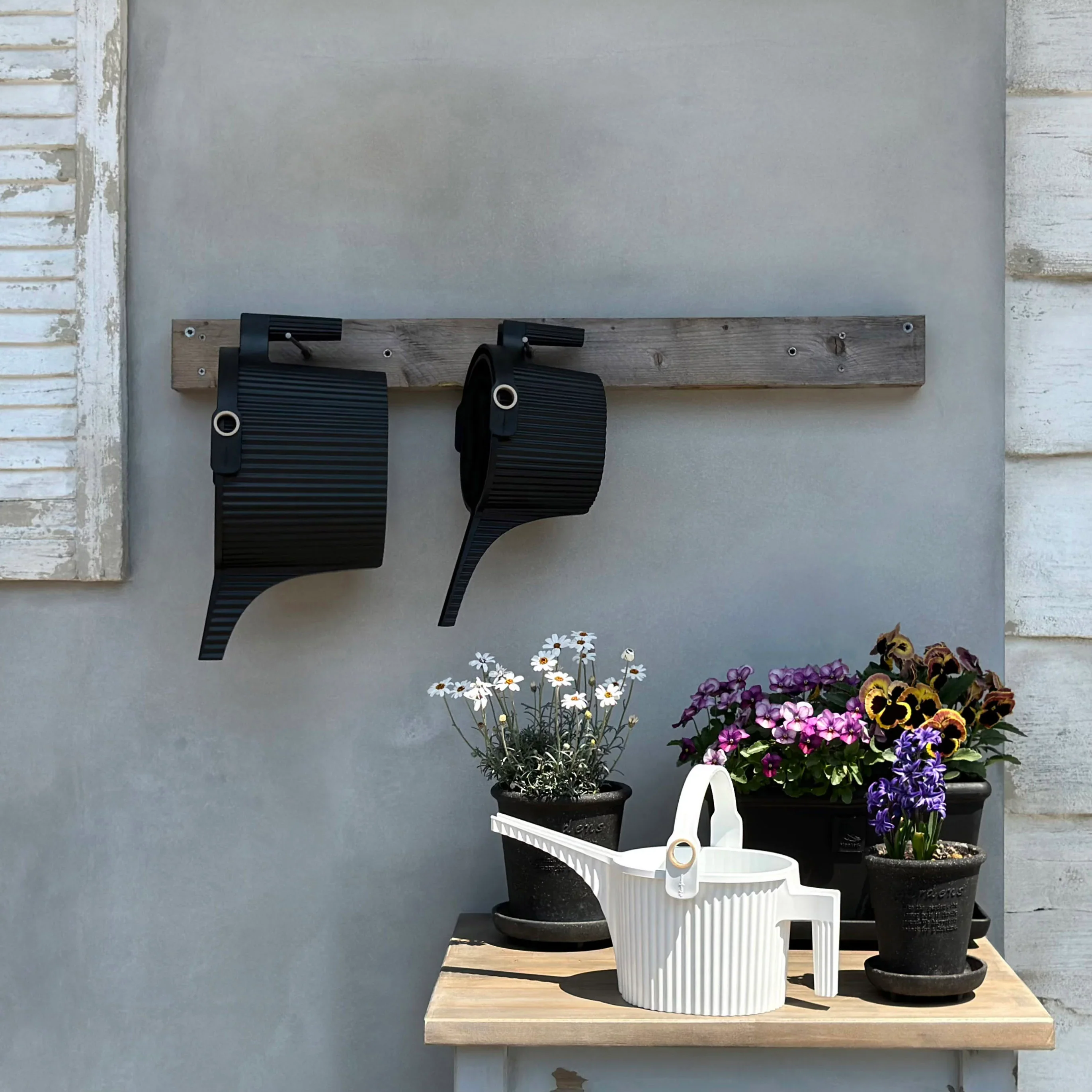 Hachiman Garden Beetle Watering Cans - Small 1.5L – White - Image 2