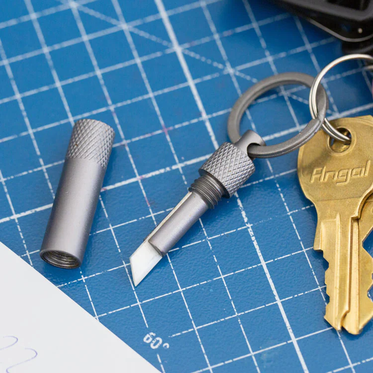 Kikkerland Cut It Out! Ceramic Knife Key Chain - Image 3