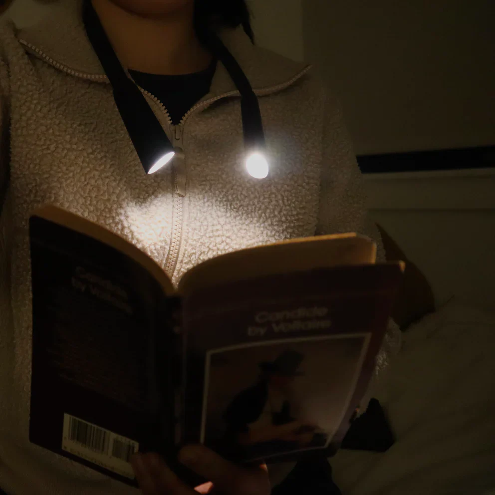 Kikkerland Hands Free USB Rechargeable Book Light - Image 6