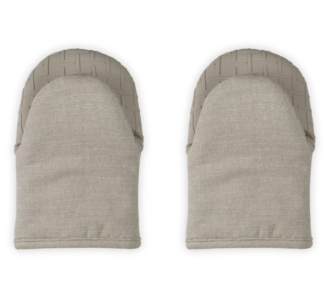 Le Creuset Mini Silicone Oven Mitts – Set of 2 – Sable