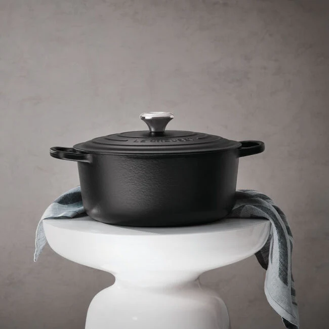 Le Creuset Round Dutch Oven – 5.5 QT – Licorice - Image 3