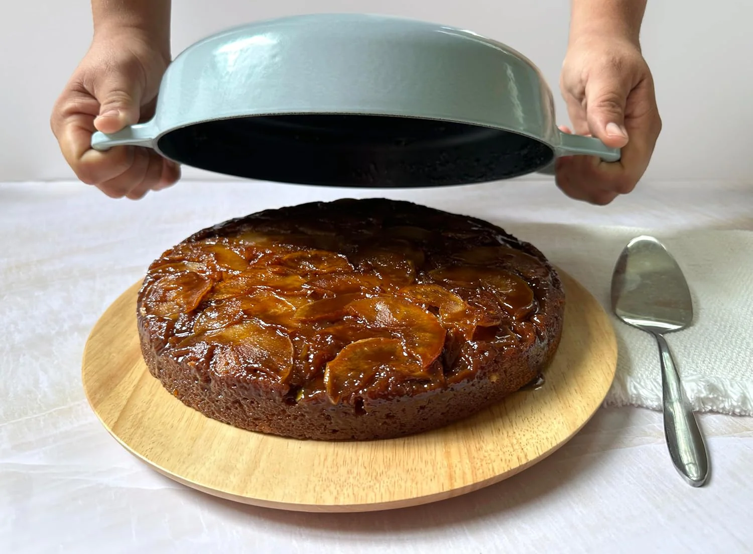 Le Creuset Signature Cast Iron Everyday Pan – SPECIAL – 11" – Flame - Image 5