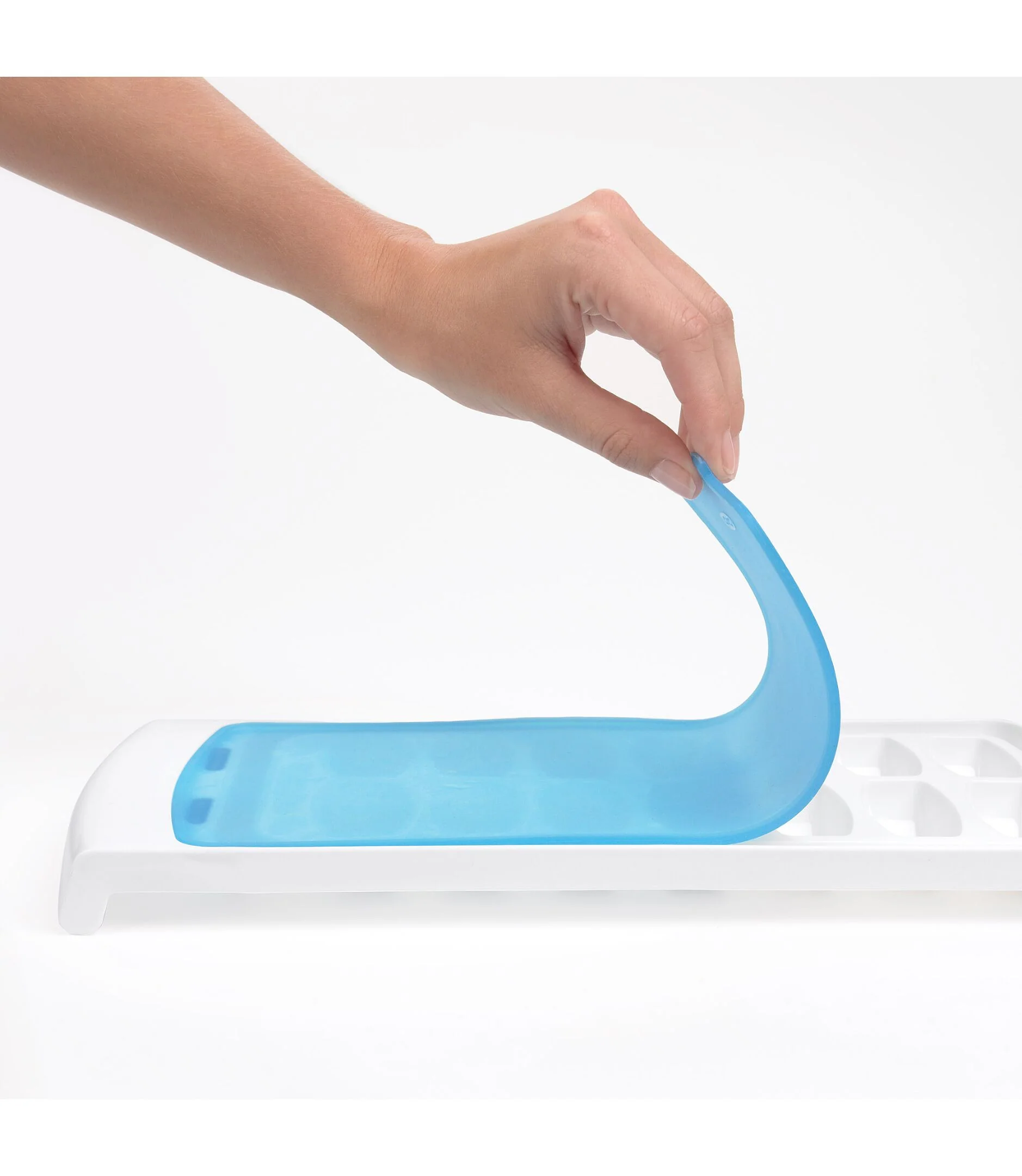 OXO Good Grips No-Spill Ice Cube Tray - Image 4
