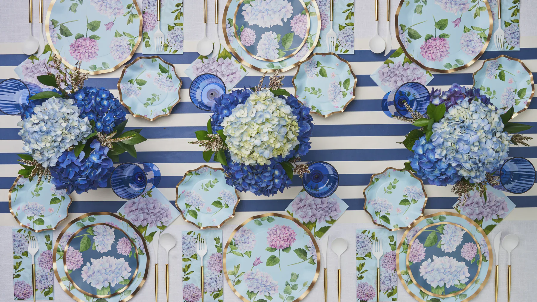 Sophistiplate Scalloped Dinner Plates - 8pkg – Hydrangea Flowers - Image 4