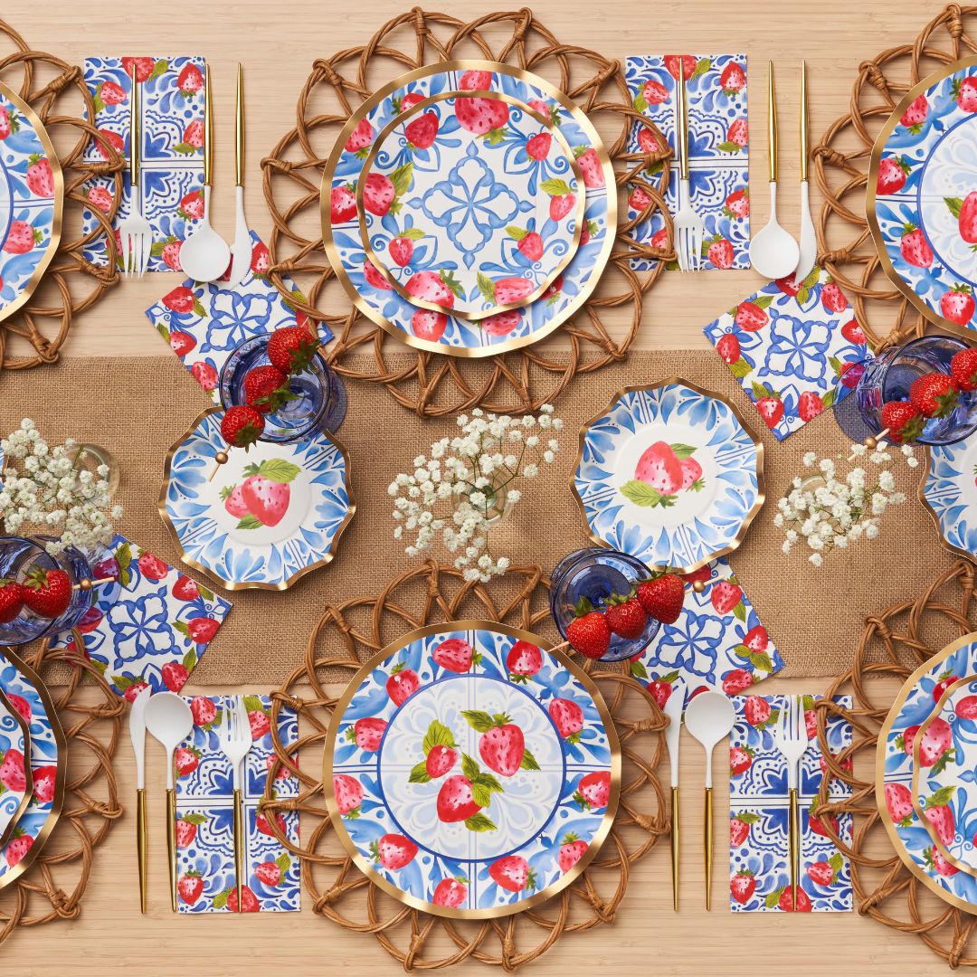 Sophistiplate Wavy Paper Salad & Dessert Plates – 8pk – Bleu Strawberries - Image 3