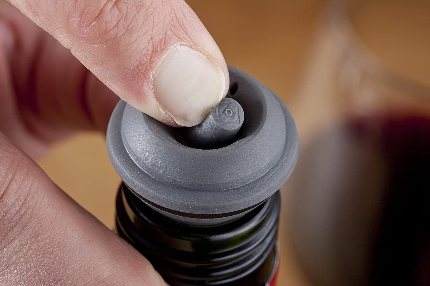 Vacu Vin Wine Saver Vacuum Stoppers – Set of 2 – Grey - Image 5